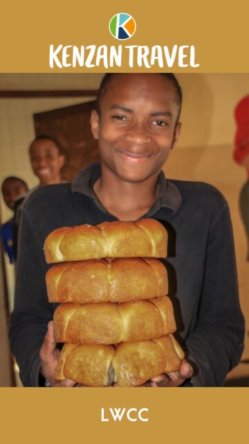 🥖 Bageriet är i gång!

På Living Water Children Center (LWCC) har vårt allra första projekt blivit verklighet – ett eget bageri! Här bakas redan 500 bröd varje dag till barnen på barnhemmet och eleverna på Yakini Secondary School. Resultatet? Färskt bröd varje morgon, lägre kostnader och ett stort steg mot självförsörjning.

Vi är på god väg – men vi är inte framme än! Målet är 700 bröd per dag, så att ännu fler barn får njuta av nybakat bröd. För att nå dit behövs råvaror, reservdelar och utbildning.

💛 Varje bidrag gör skillnad!
👉 Swisha valfritt belopp till 123 416 67 24
👉 Eller använd plusgiro 1905987-2 (märk med ”Bageri”)

Ett bröd i taget – tillsammans skapar vi en tryggare framtid för barnen!

Läs mer om projektet här (länk i bion @kenzantravel )
https://www.kenzantravel.se/hopp-och-mojligheter/ett-brod-i-taget-for-en-tryggare-framtid/